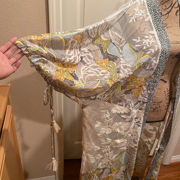 Floral print & crochet soft lace maxi kimo… - Picture 2 of 7